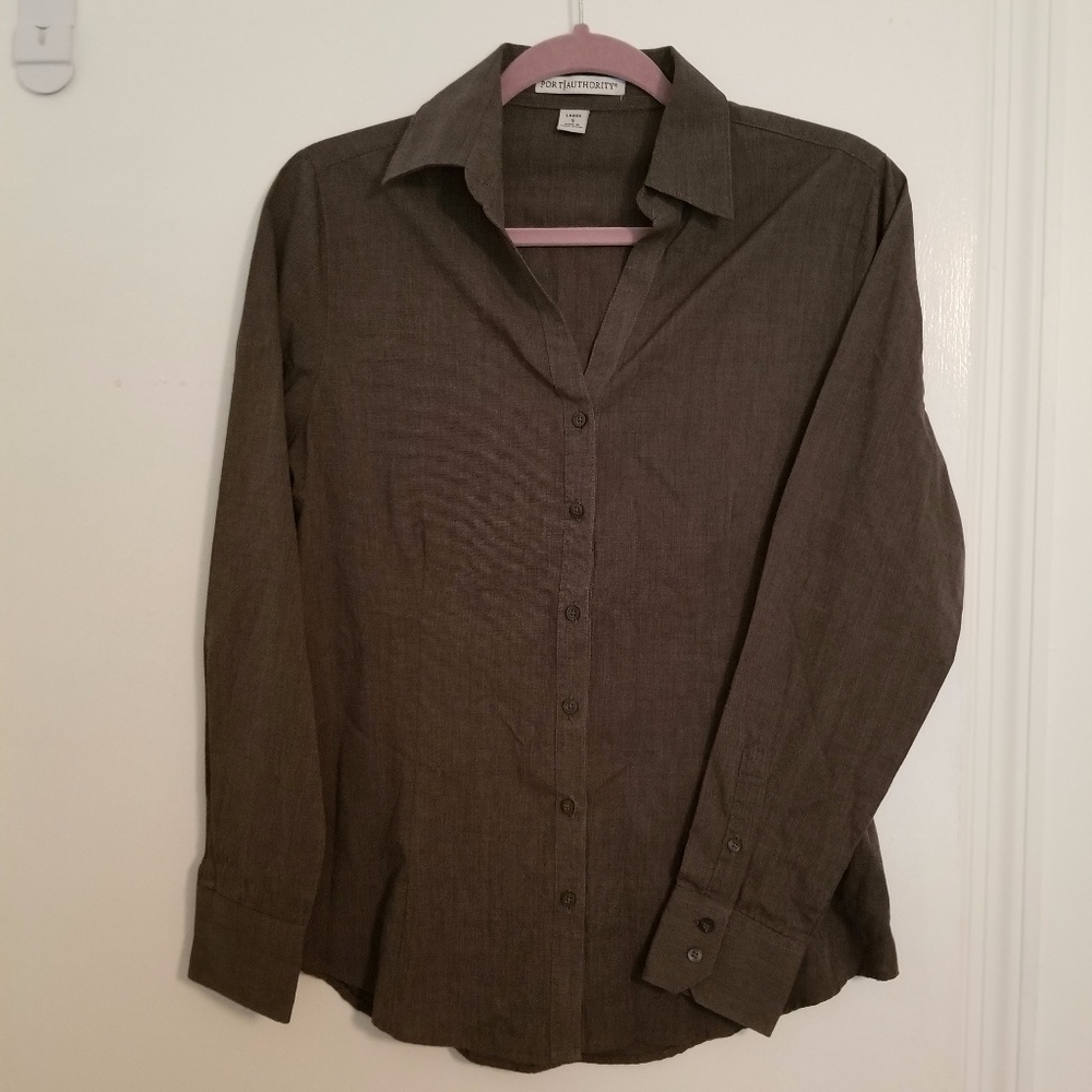 $5/25 Port Authority button up blouse v-neck SMALL
